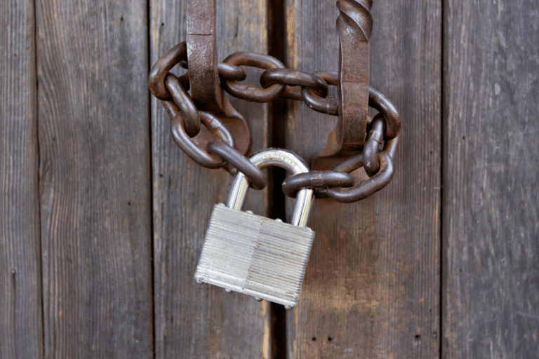 Gated Content: Wann sich die Hürde lohnt und wann sie dich Kunden kostet